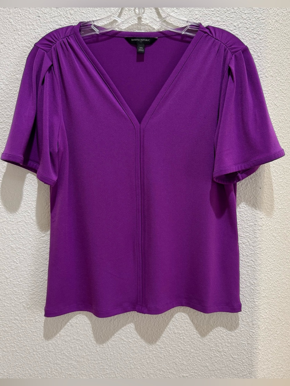 Banana Republic V-Neck Short Sleeve Top in Vibrant Purple